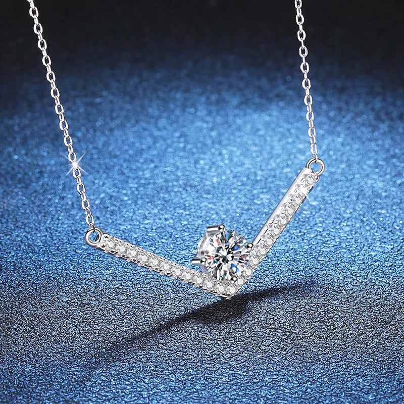 925 Sterling Silver Moissanite V-Letter Necklace Advanced Diamond Temperament Classic Silver Chain Wedding Engagement