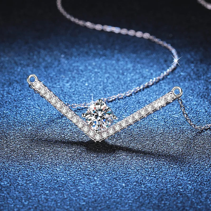 925 Sterling Silver Moissanite V-Letter Necklace Advanced Diamond Temperament Classic Silver Chain Wedding Engagement